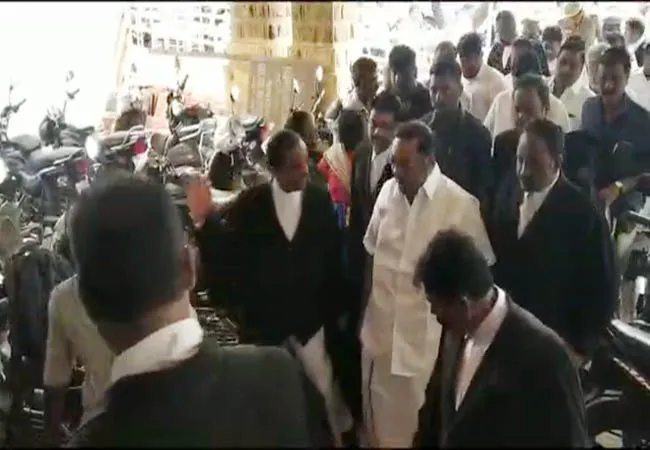 madurai court m k azhagiri land  case 